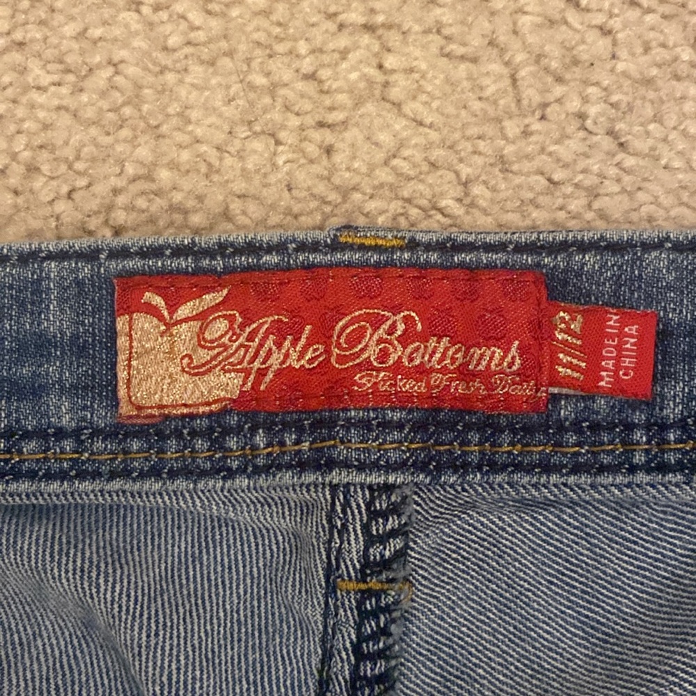 Vintage Apple Bottom Jeans 🍎 - Picture 8 of 10